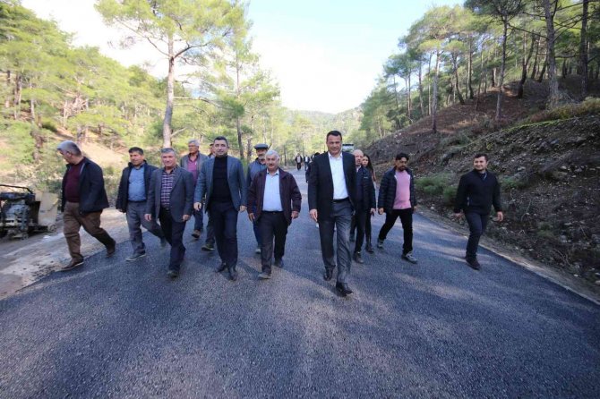 Kaş Belediyesinden Dirgenler-ortabağ-gürsu Yoluna Sıcak Asfalt