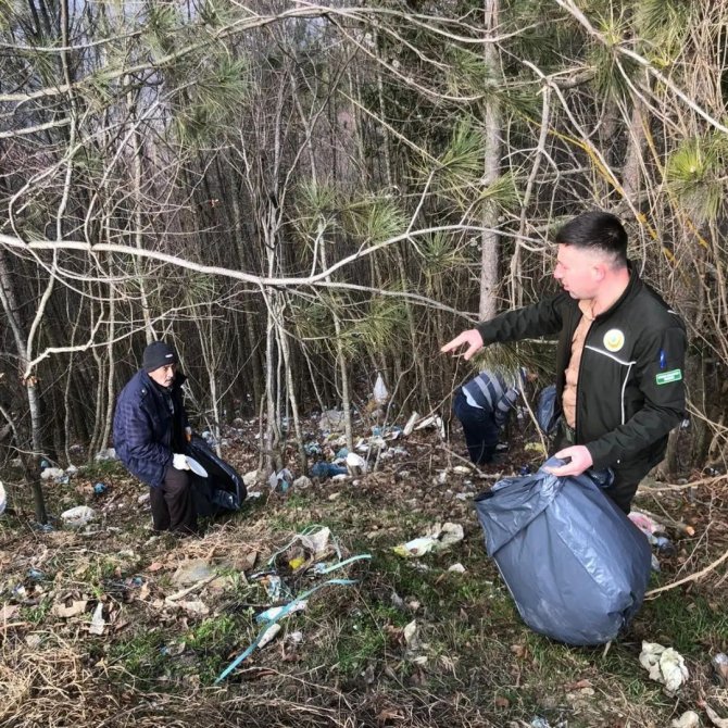 Ormancılar, Köylülerle Ormanda Çöp Topladı