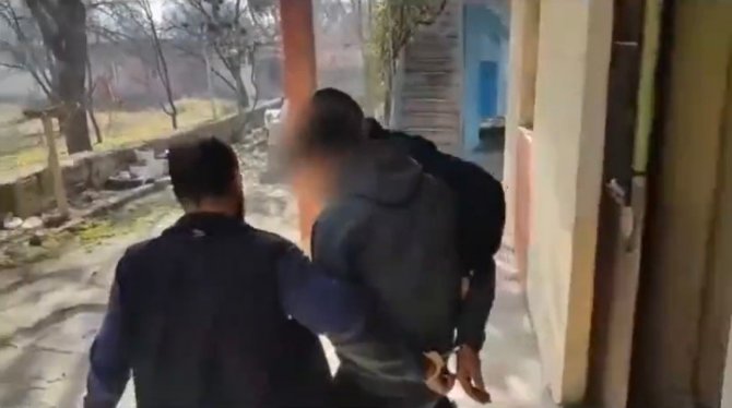 Pişkinliğin Böylesi: Çaldıkları Araca Yakıt Aldılar, Parasını Ödemeden Kaçtılar