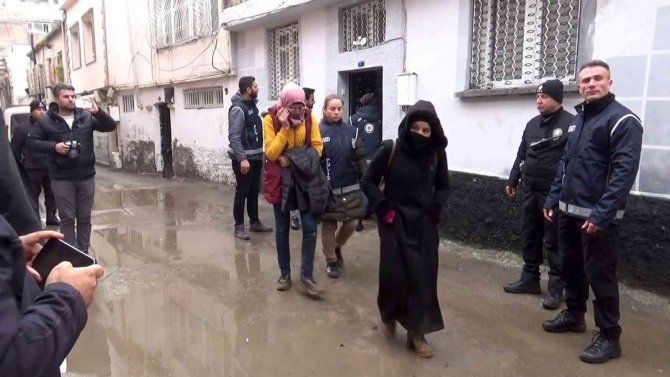 Kilis’te Bir Evde 31 Düzensiz Göçmen Yakalandı