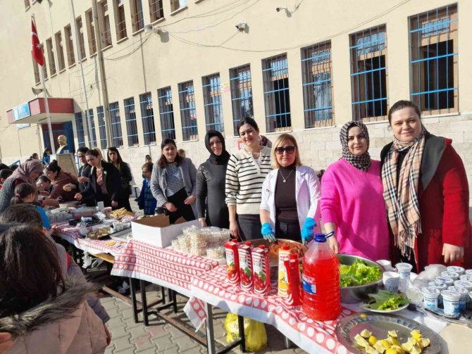 Minik Öğrencilerin Elde Ettiği Gelir Duru Bebeğin Kampanyasına Aktarıldı
