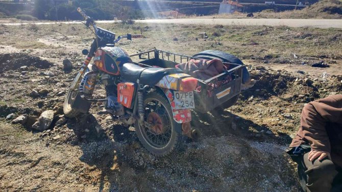 Kontrolden Çıkan Kasalı Motosiklet Devrildi: 4 Yaralı
