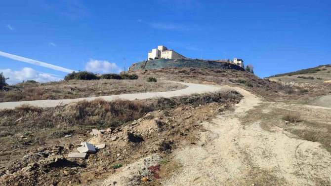 Kontrolden Çıkan Kasalı Motosiklet Devrildi: 4 Yaralı
