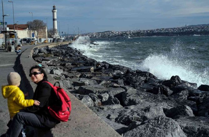 Lodos Balık Tezgahlarını Vurdu, Fiyatlar Fırladı