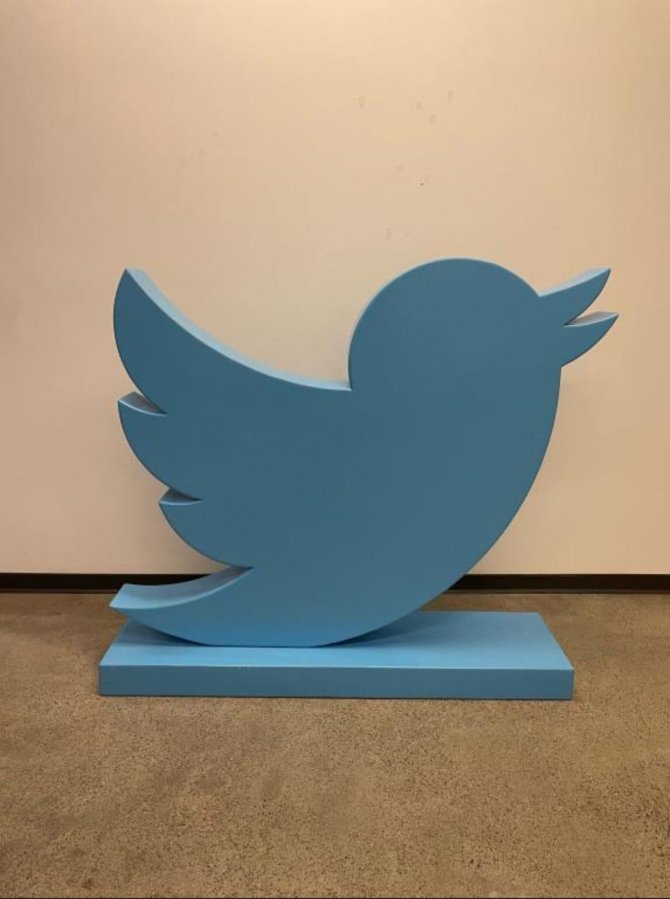 Twitter, Ofisindeki Eşyaları Açık Artırmayla Satıyor
