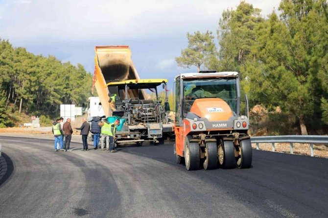 Kavaklıdere’de Yol Çalışmaları Tamamlanıyor