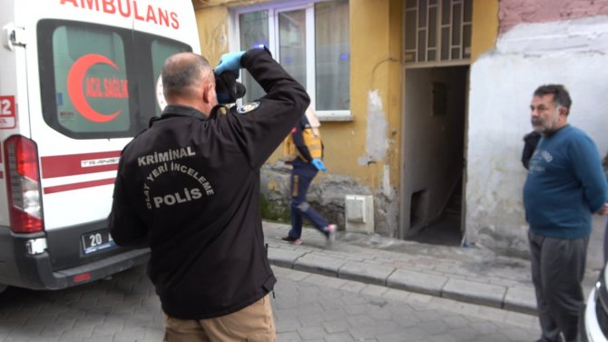 Cezaevinden Çıkan Anne-baba, Eve Girdiklerinde Kızlarının Cansız Bedeniyle Karşılaştı