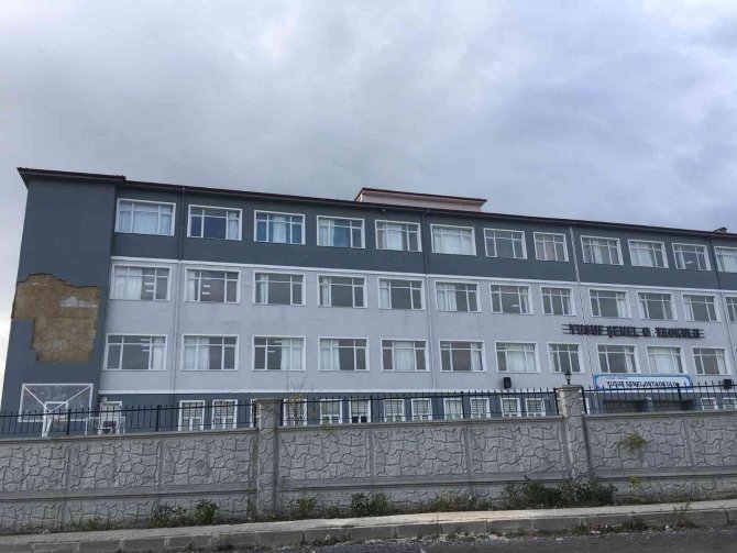 Okulda Facianın Eşiğinden Dönüldü