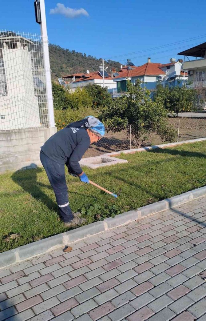 Ortaca’da Yeşil Alan Bakımları Devam Ediyor