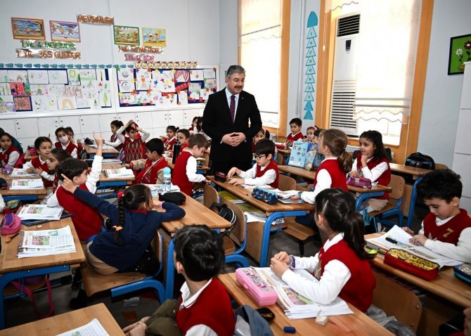 Vali Yılmaz, Kendisine Mektup Yazan Öğrencileri Ziyaret Etti