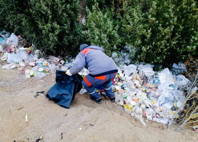 Bilinçsizce Atılanları Topladılar, Poşet Poşet Çöp Çıktı
