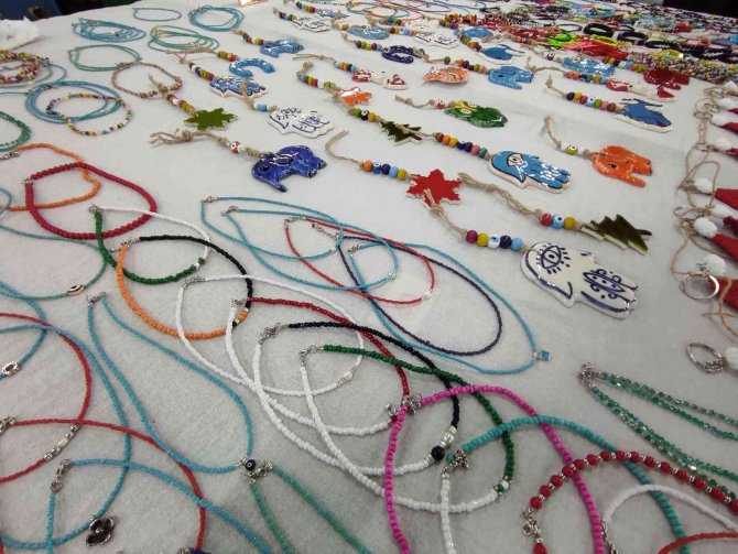 Kadınlar El Emeğini Kazanca Dönüştürüyor