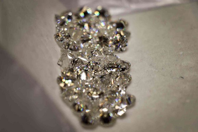 "Ünlülerin Gizli Tercihi" Laboratuvarda Üretilen Mozanit Taşı