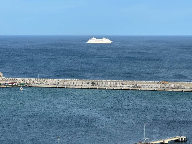 Amasra’ya Gelen Rus Kruvaziyer Liman Usturmaçalarına Çarptı