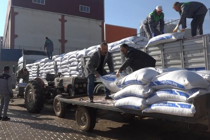 Şahinbey’den Hayvan Yetiştiricilerine 7 Bin Ton Yem Desteği