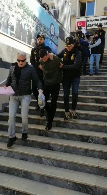 Zeytinburnu’nda Sahte Polisler 100 Bin Euroyu Gasp Etti