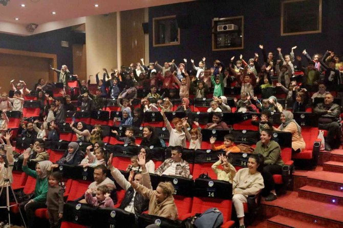 Minikler ‘Arı Maya’ İle Eğlendi