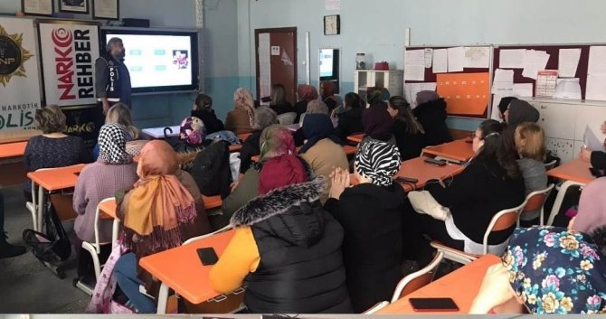 Simav’da Tubi̇m Tarafından 131 Anne Ve Anne Adayına Eğitim Verildi
