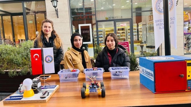 Öğrenciler Avm’de Proje Ve El Sanatlarını Sergiledi