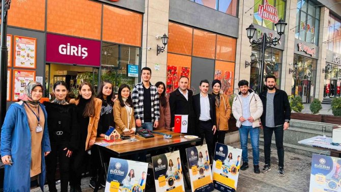 Öğrenciler Avm’de Proje Ve El Sanatlarını Sergiledi