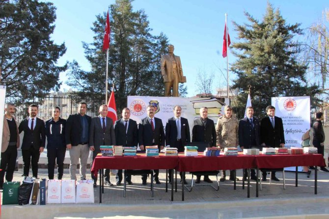 Şırnak’ta ’Kitap İ̇yileştirir’ Kampanyası Başlatıldı