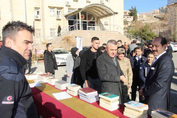 Şırnak’ta ’Kitap İ̇yileştirir’ Kampanyası Başlatıldı