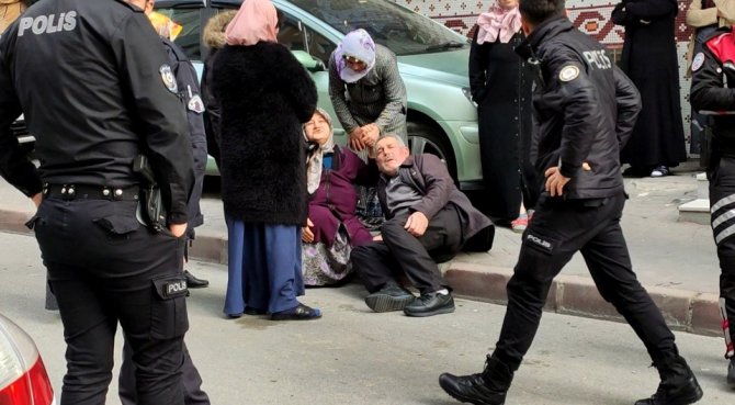İ̇şe Gitmeyen Adam Evinde Ölü Bulundu: Acı Haberi Alan Anne Ve Baba Sinir Krizi Geçirdi