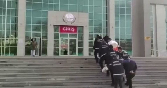 Şüpheli Araçtan 5 Bin Adet Hap Ele Geçirildi: 5 Tutuklu