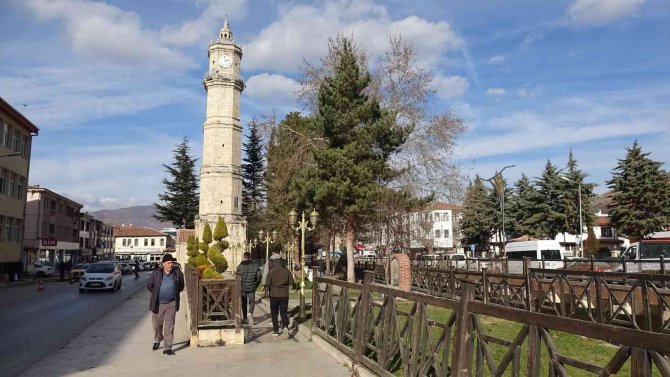 Tokat’ta Bir Tarafta Bahar Havası, Bir Tarafta Kış
