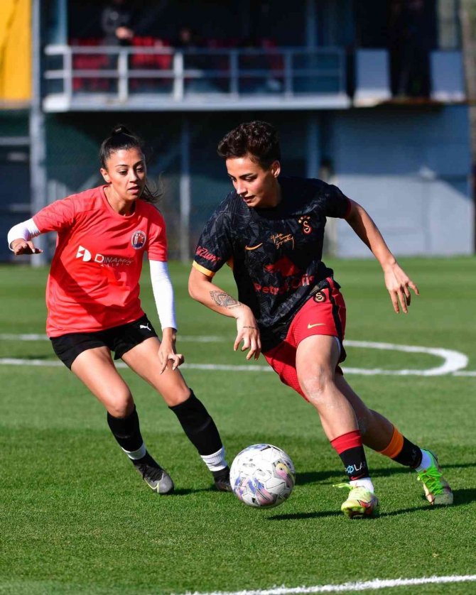 Turkcell Kadın Futbol Süper Ligi: Galatasaray: 5 - 1207 Antalyaspor: 0