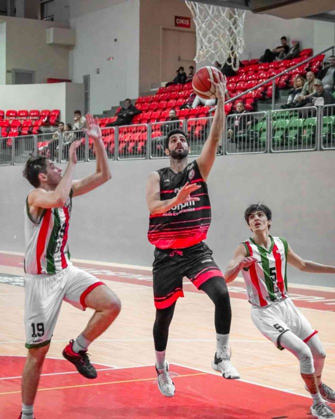 İ̇lkler Şehri Uşak Basketbol Takımı İkinci Yarıya Avantajlı Başlamak İstiyor