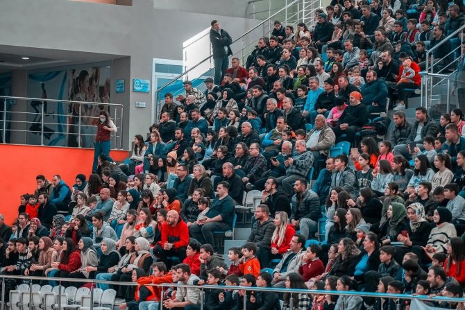 İ̇lkler Şehri Uşak Basketbol Takımı İkinci Yarıya Avantajlı Başlamak İstiyor