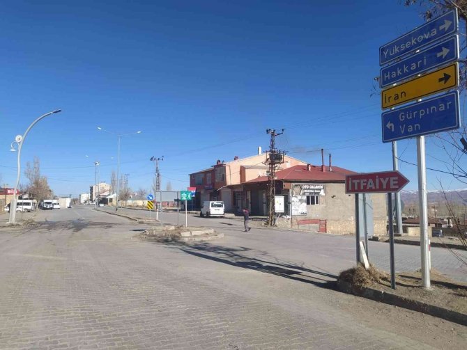 Türkiye-i̇ran Sınırında 5.7 Büyüklüğünde Deprem