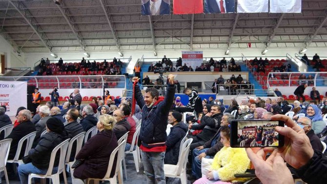 Toki̇ Kurasında Ev Çıkanlar Gözyaşlarına Hakim Olamadı