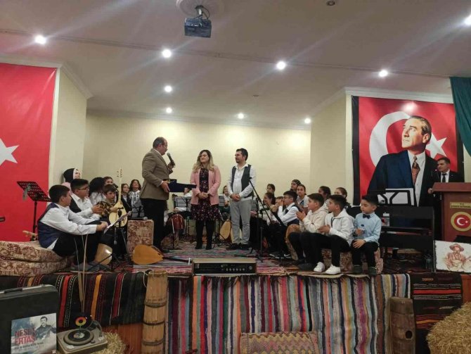 Söyledikleri Türkülerle Gönüllere Dokundular