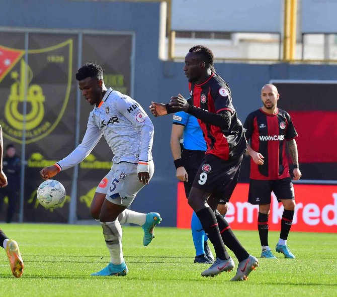 Ziraat Türkiye Kupası: Fatih Karagümrük: 2 - Medipol Başakşehir: 2 (Maç Sonucu)