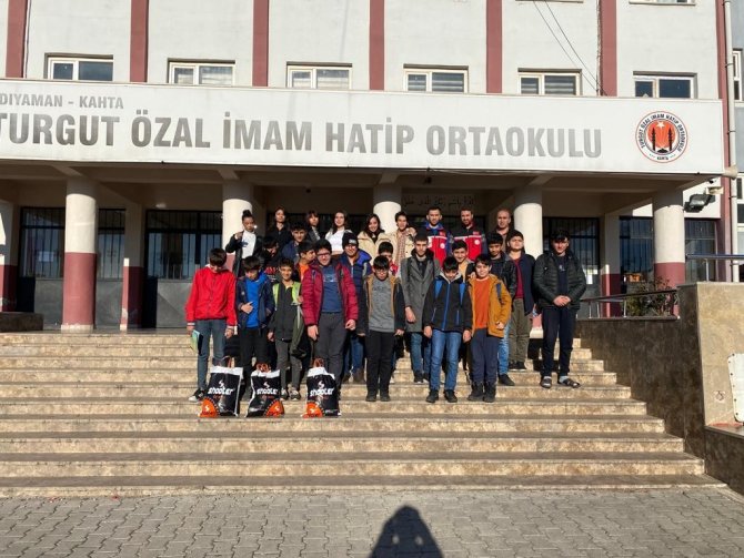 Adyü’deki Öğrencilerden Kahta’daki Öğrencilere Giyim Yardımı