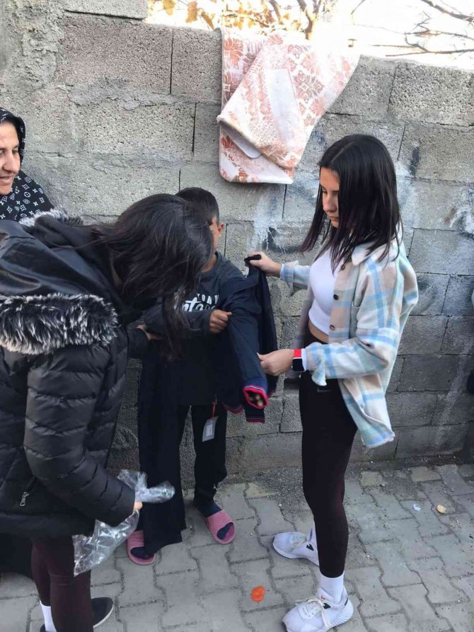 Adyü’deki Öğrencilerden Kahta’daki Öğrencilere Giyim Yardımı