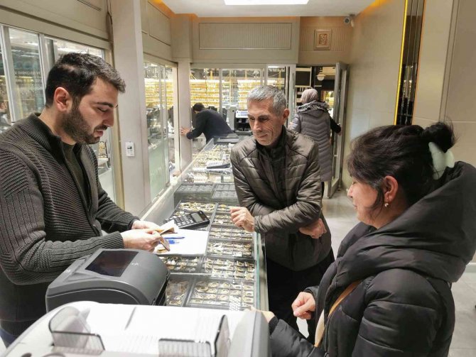 Aksaray’da Ekim Ayından Beri Yüzde 18 Kar Ettiren Altına İlgi Arttı