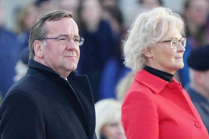 Almanya’nın Savunma Bakanı Pistorius, Yemin Ederek Göreve Başladı