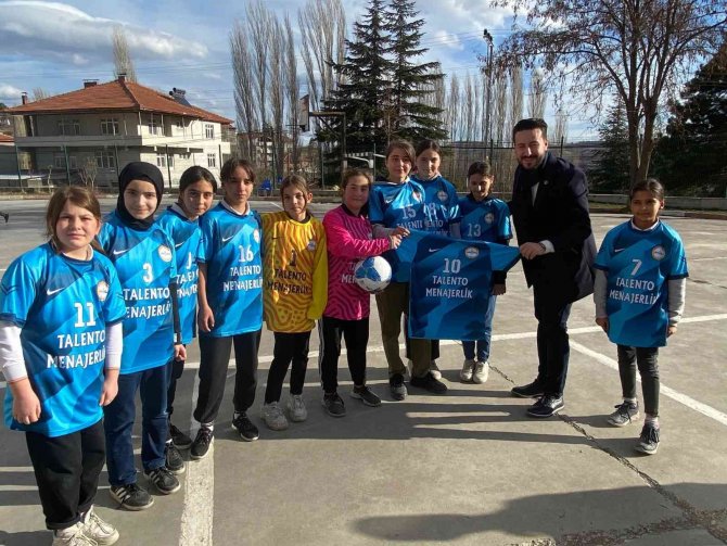 Destek İ̇lk Ve Ortaokulu Öğrencileri Formalarına Kavuştu