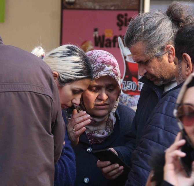 Kayınvalide Ve Gelinin Kuyumcudaki Dalgınlığı 40 Bin Liraya Mal Oldu