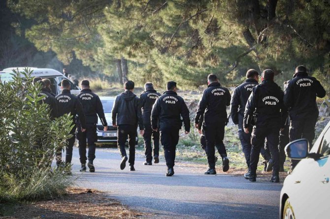Ormanlık Alanda Bulunan Cesedin Kafası Ve Kolları ‘Hassas Burunla’ Aranıyor