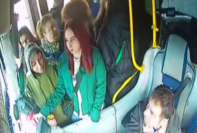 Kendisi İle Tartışan Yolculara Küsen Şoförün Tepkisi, Görenleri Kahkahaya Boğdu