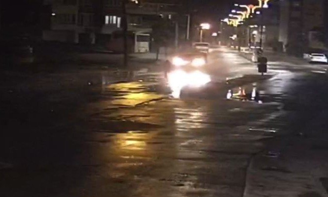 Kendisine Çarpıp Kaçan Otomobilin Parçalarını Toplayıp Şikayetçi Oldu