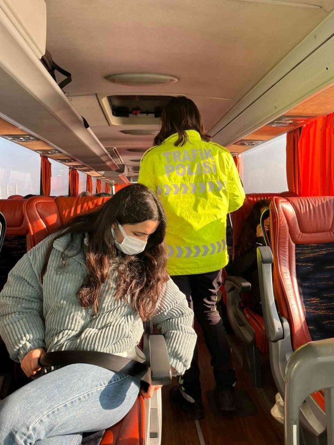 Yolculara Emniyet Kemerinin Önemi Anlatıldı