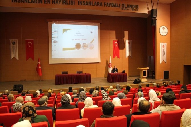 Aydınlı Umrecilere Eğitim Semineri Düzenlendi