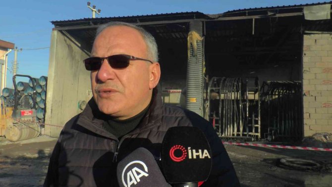 Belediyenin Garajında Patlama: Makam Aracı Yandı, Çöp Toplama Aracı Hasar Gördü