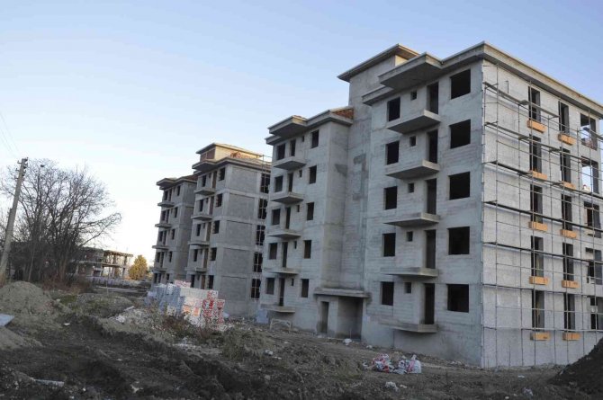 Burdur’da İnşaattan Düşen İşçi Ağır Yaralandı
