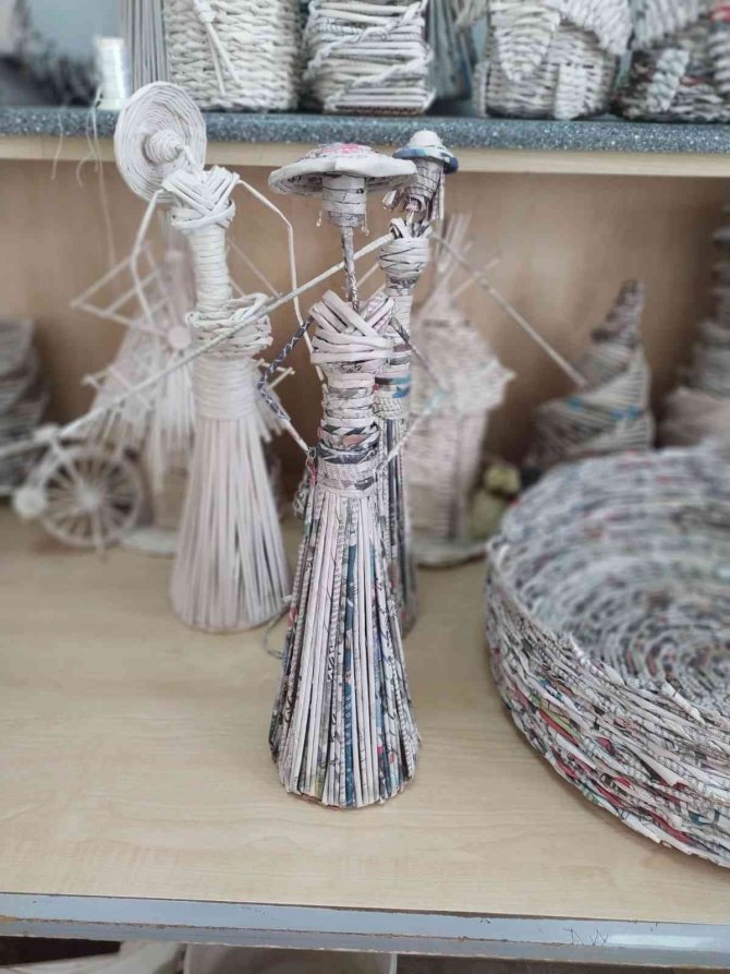 Atık Malzemeleri Hediyelik Eşyalara Çevirdiler